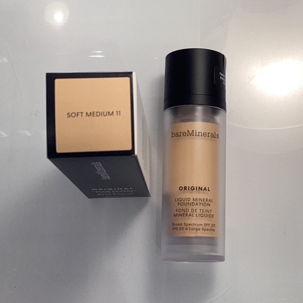 bareMinerals Original Liquid Mineral Foundation Soft Med 11